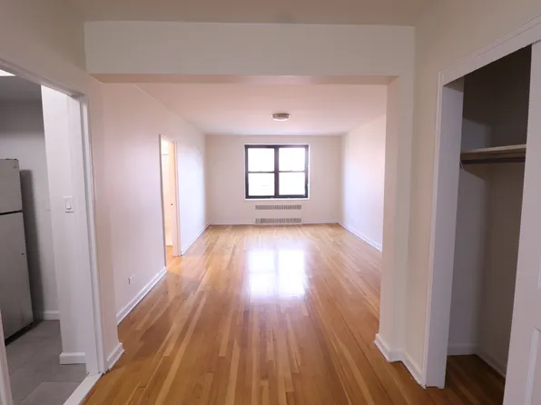 34-15 Parsons Boulevard 7G image 2 of 10