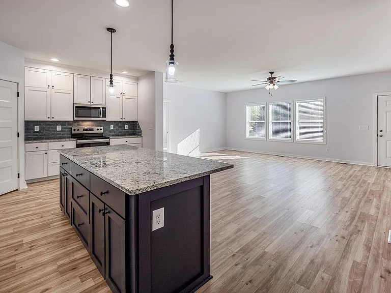 7039 Executive Cir — Photo 6