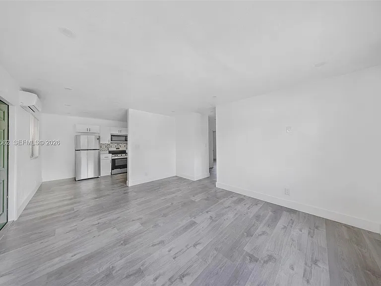 920 NW 8th Ave #3 — Photo 15