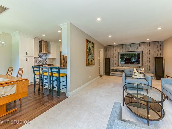 5th image of 2616 N Windsor Dr Unit 202