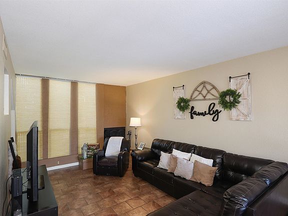 5th image of 789 E Pepper Dr
