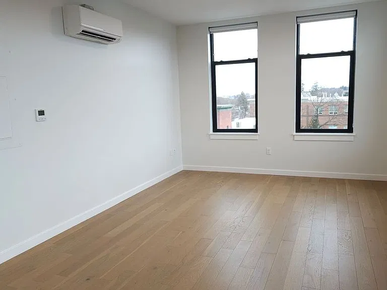 510 Shelburne Rd — Photo 10