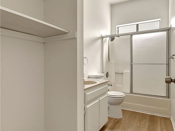 4th image of 17312 Chatsworth St #L