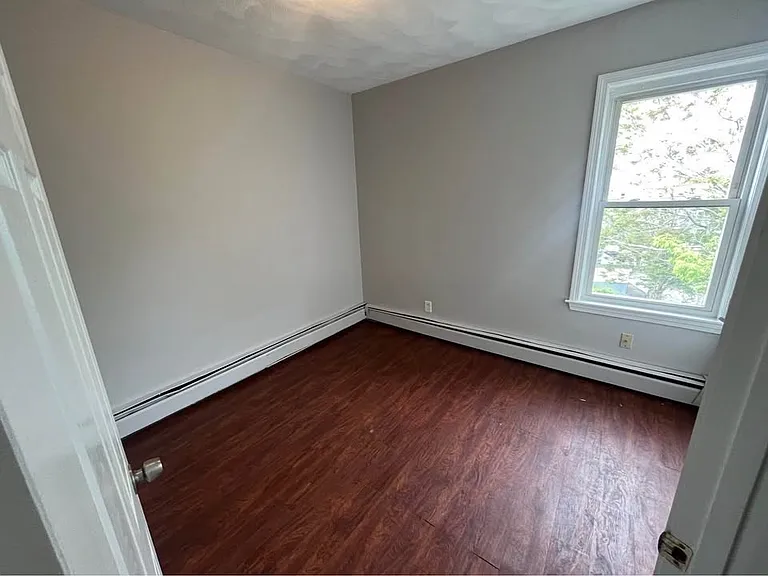 6 Dalton Pl #3 — Photo 8