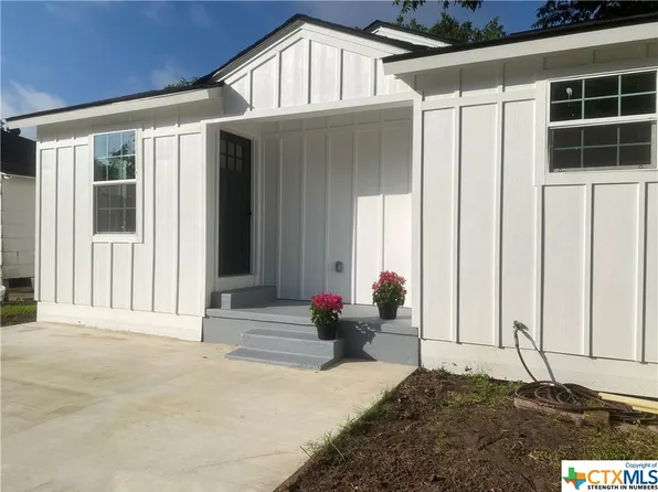 501 Macarthur St, Cuero, TX 77954