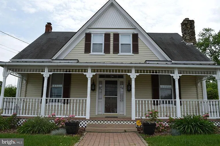 4 bed, 2331 sqft, $3,595 — Photo 1