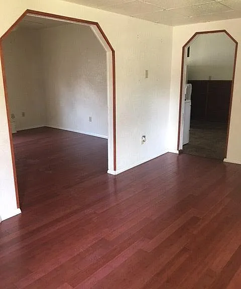 104 S Higgins Ave — Photo 3