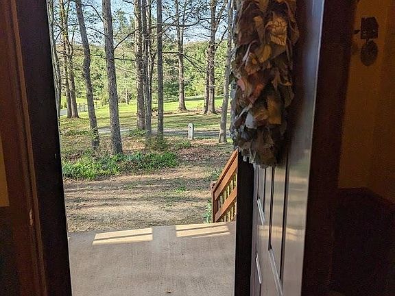 4th image of 96 Linda Ln