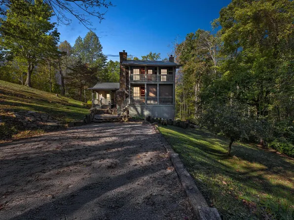 753 Gilliam Cemetery Rd, Olive Hill, KY 41164