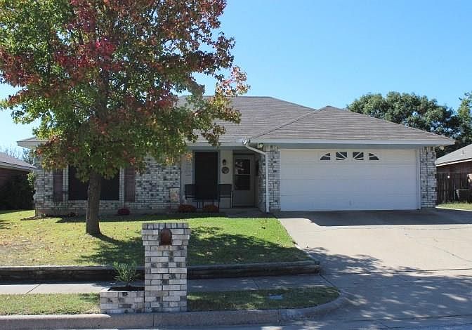1st image of 7905 Hunters Glen Dr