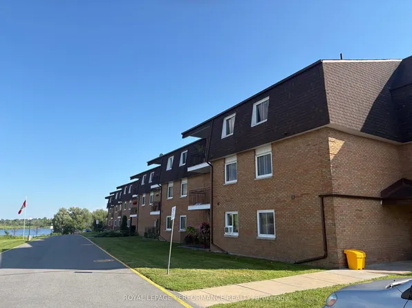 220 Kenyon St W #209, North Glengarry, ON K0C 1A0