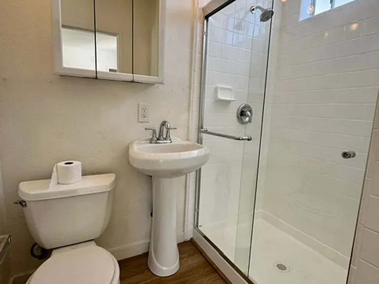 1090 Bangor Ln — Photo 11