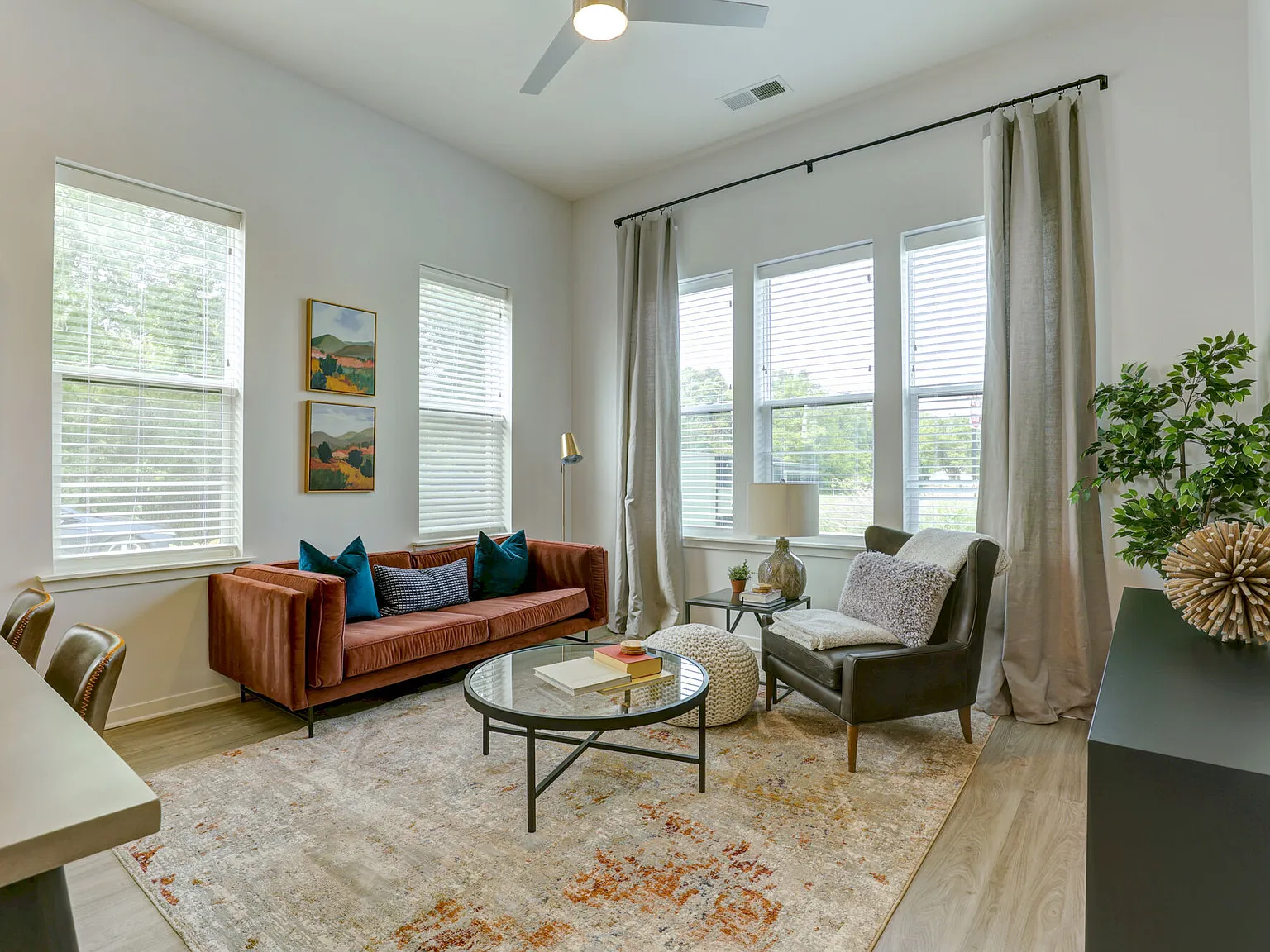 Pullman Pointe — Photo 4
