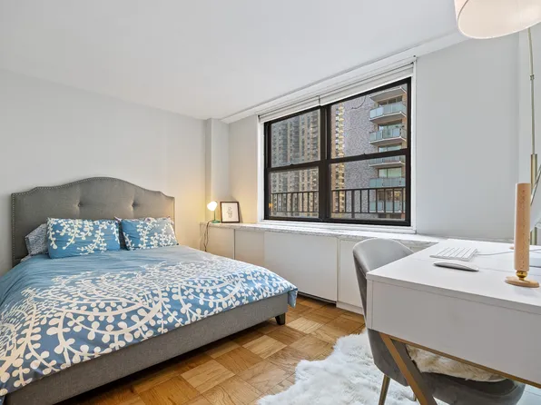 305 East 40th Street image 8 of 19