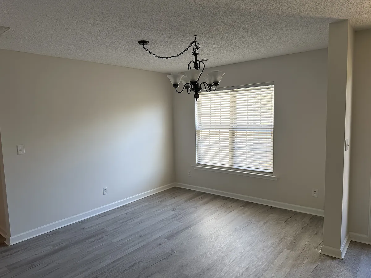 Building Photo - 714 Thornbird Cir
