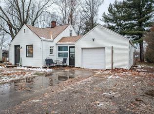 1872 Pickle Rd, Akron, OH 44312