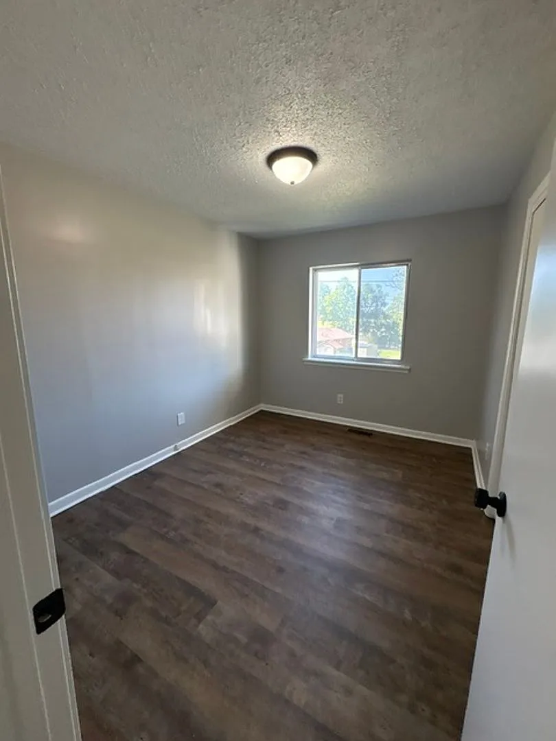 Renovated 3 Bedroom 1.5 Bath Home for Rent!! — Photo 4