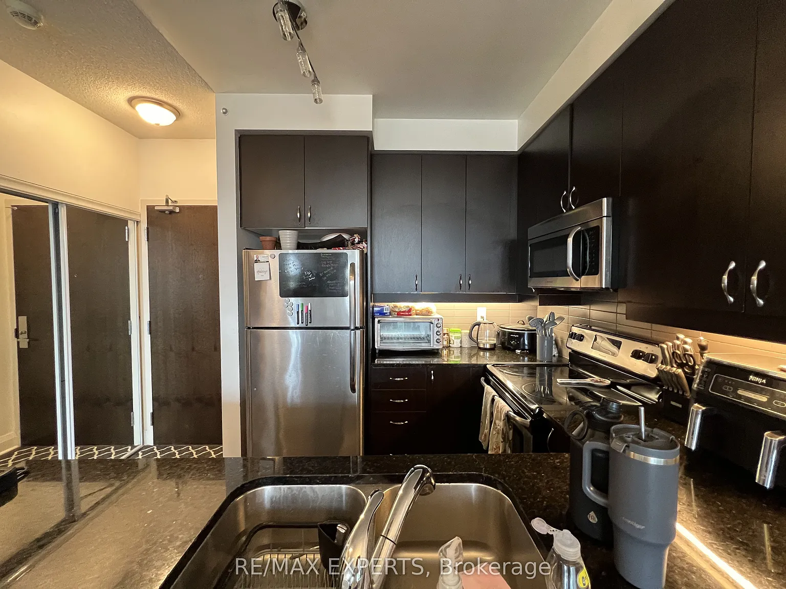 IQ Condos — Photo 3