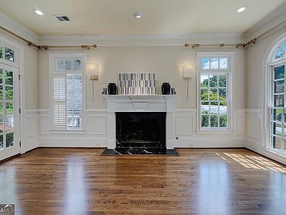 4th image of 3014 Greendale Dr NW