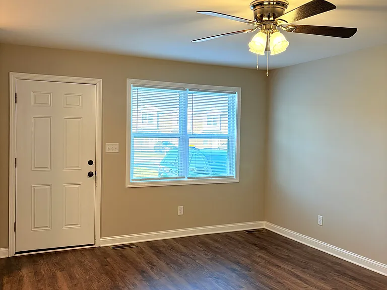 129 Hillridge Ct #C — Photo 2