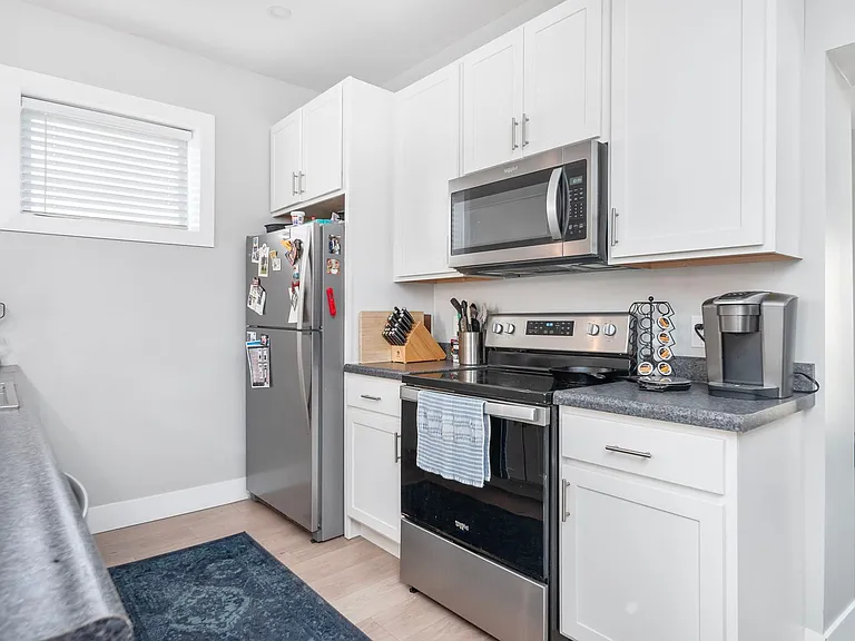 622 W State St — Photo 7