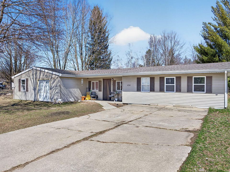 1st image of 4784 1st St