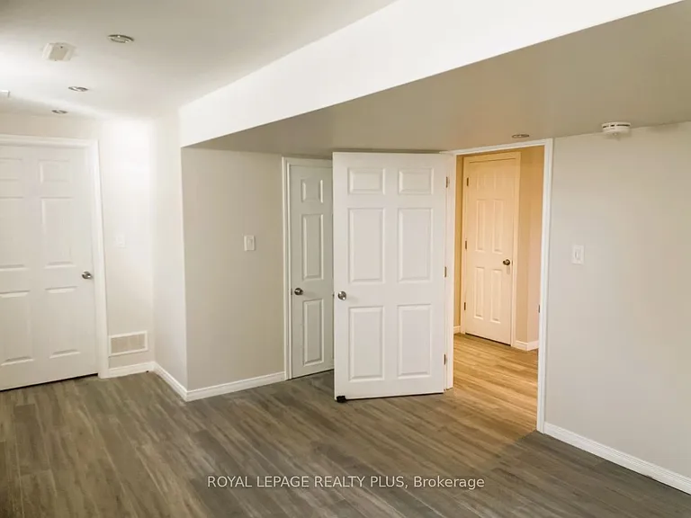455 Trudeau Dr #BASEMENT — Photo 10
