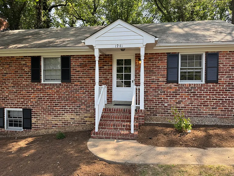 1941 N Junaluska Dr — Photo 5