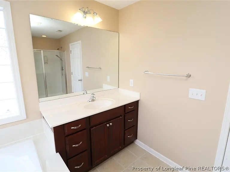 1015 Katie Ln — Photo 33