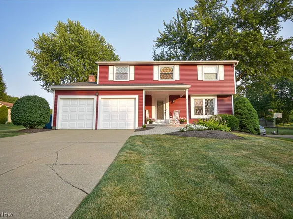 1674 Cloverview Dr, Uniontown, OH 44685
