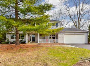 2S265 Seneca Dr, Wheaton, IL 60189