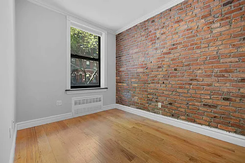 233 E 29th St #2S Photo 1
