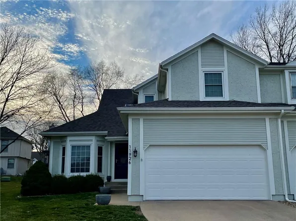 11926 Grandview St, Overland Park, KS 66213