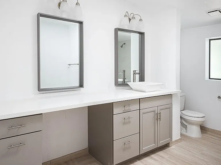 502 W 17th St — Photo 29