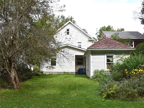 5th image of 584 Pine St