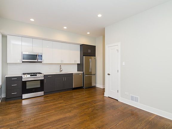 4th image of 1472 W Summerdale Ave