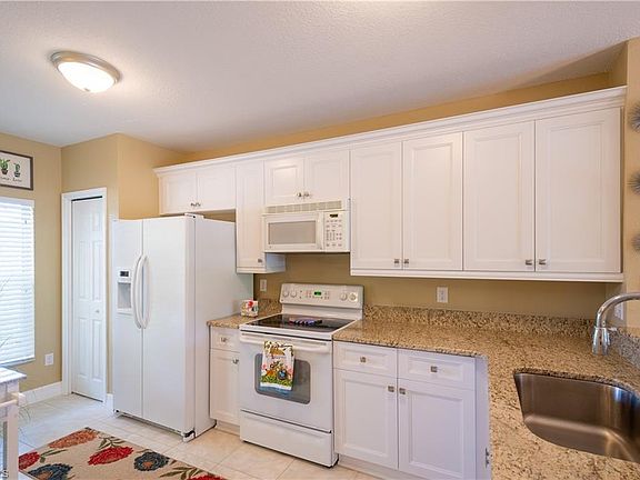 5th image of 9175 Celeste Dr #2-306