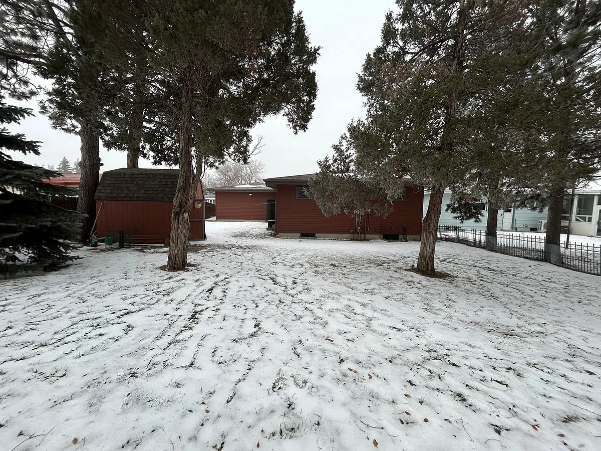 Building Photo - 1043 12th Ave W