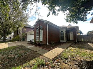 202 Faircrest Dr, Arlington, TX 76018