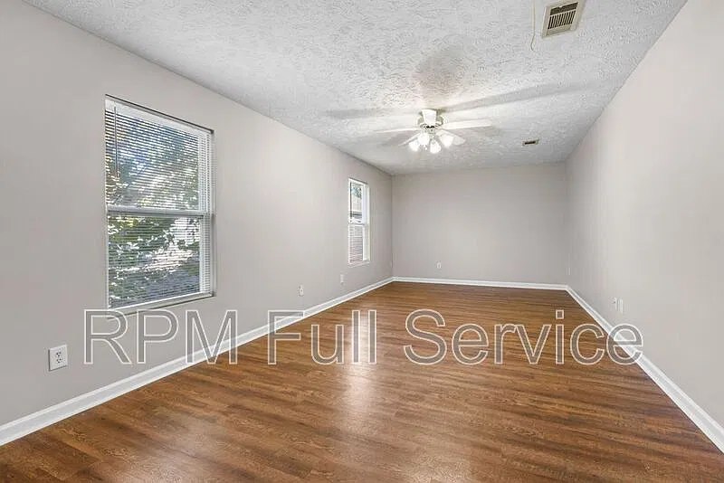4 bed, 3.0 bath, 3100 sqft, $3,399 — Photo 2