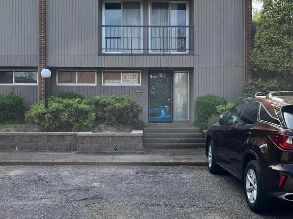 5725 Barfield Cir #9, Memphis, TN 38120