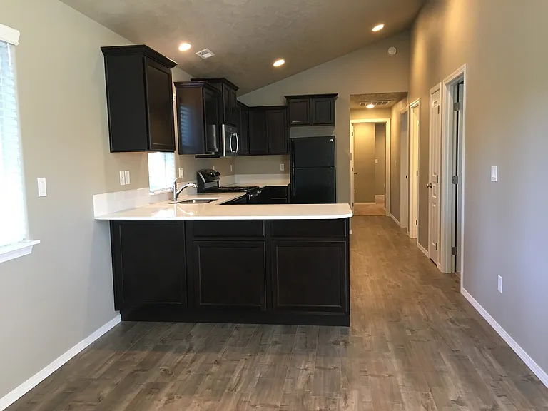 594 N Trinity Way — Photo 2
