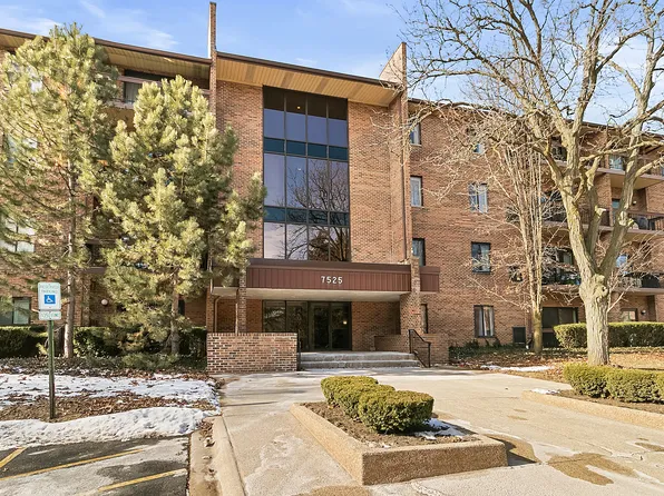 7525 Nantucket Dr APT 205, Darien, IL 60561
