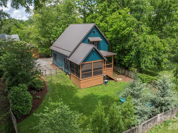 5 Grove St, Weaverville, NC 28787