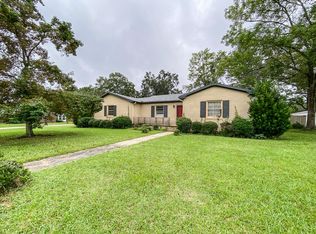 201 W Camellia Ave, Geneva, AL 36340