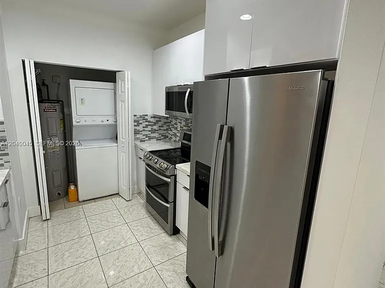 4273 NE 10th Ct #4273 — Photo 5