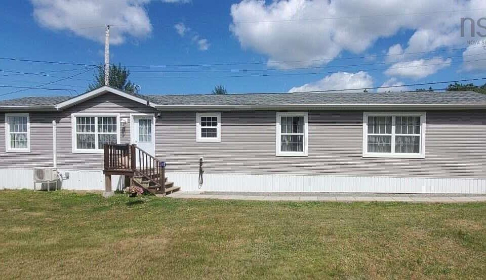 1st image of 17 Parkwood Dr