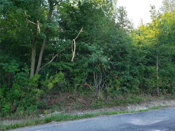 Hubbard Ln, Harborcreek, PA 16421
