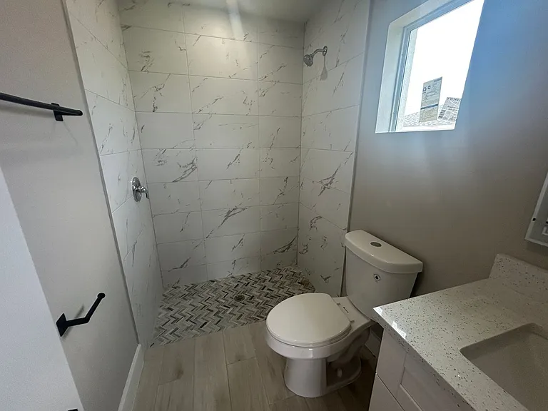 2524 NE 1st Pl — Photo 16