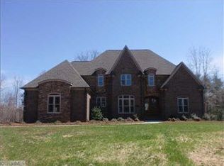 7501 Hearthridge Ct, Oak Ridge, NC 27310